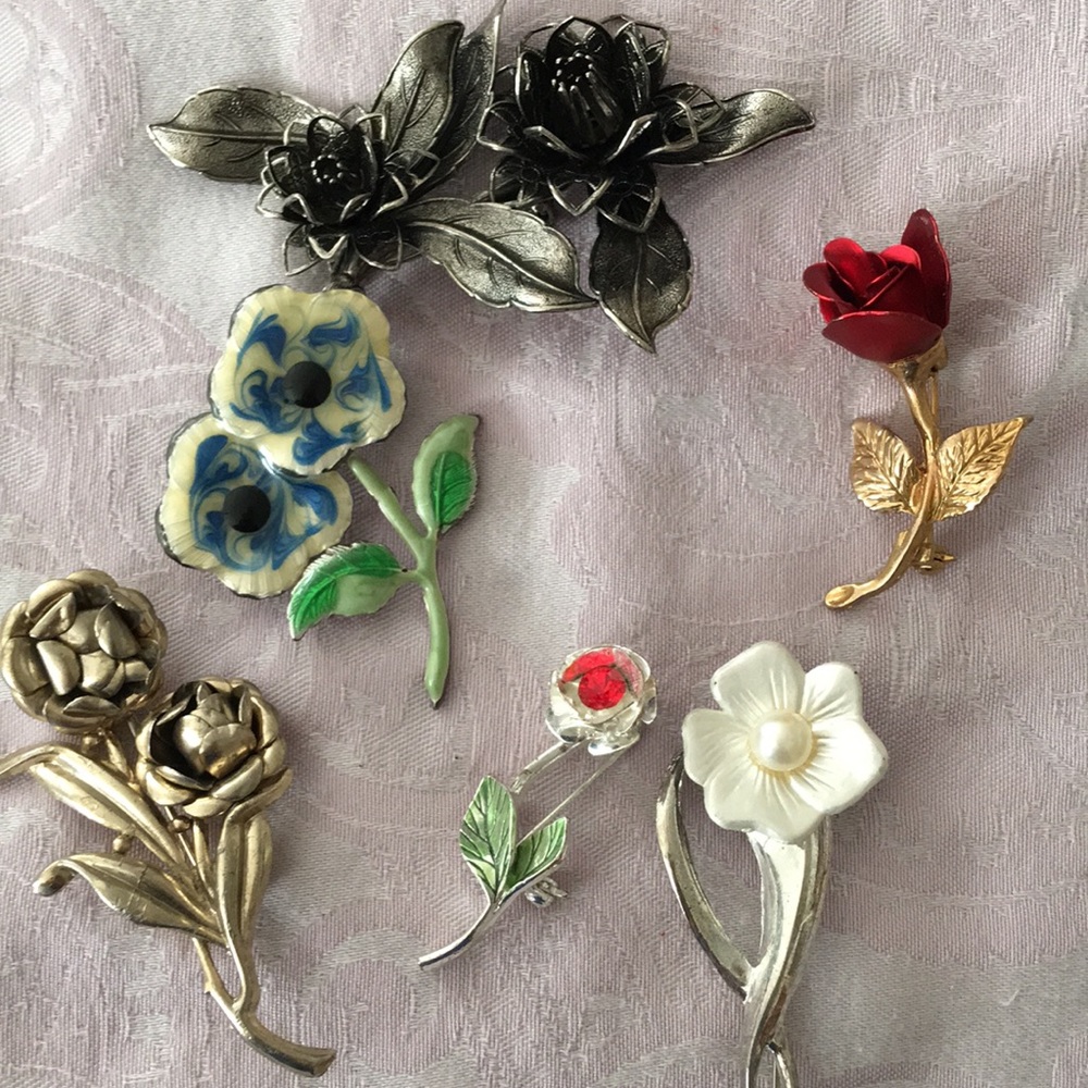 6 flower Rose Lot 1 marked Avon brooches brooch - Picture 1 of 3